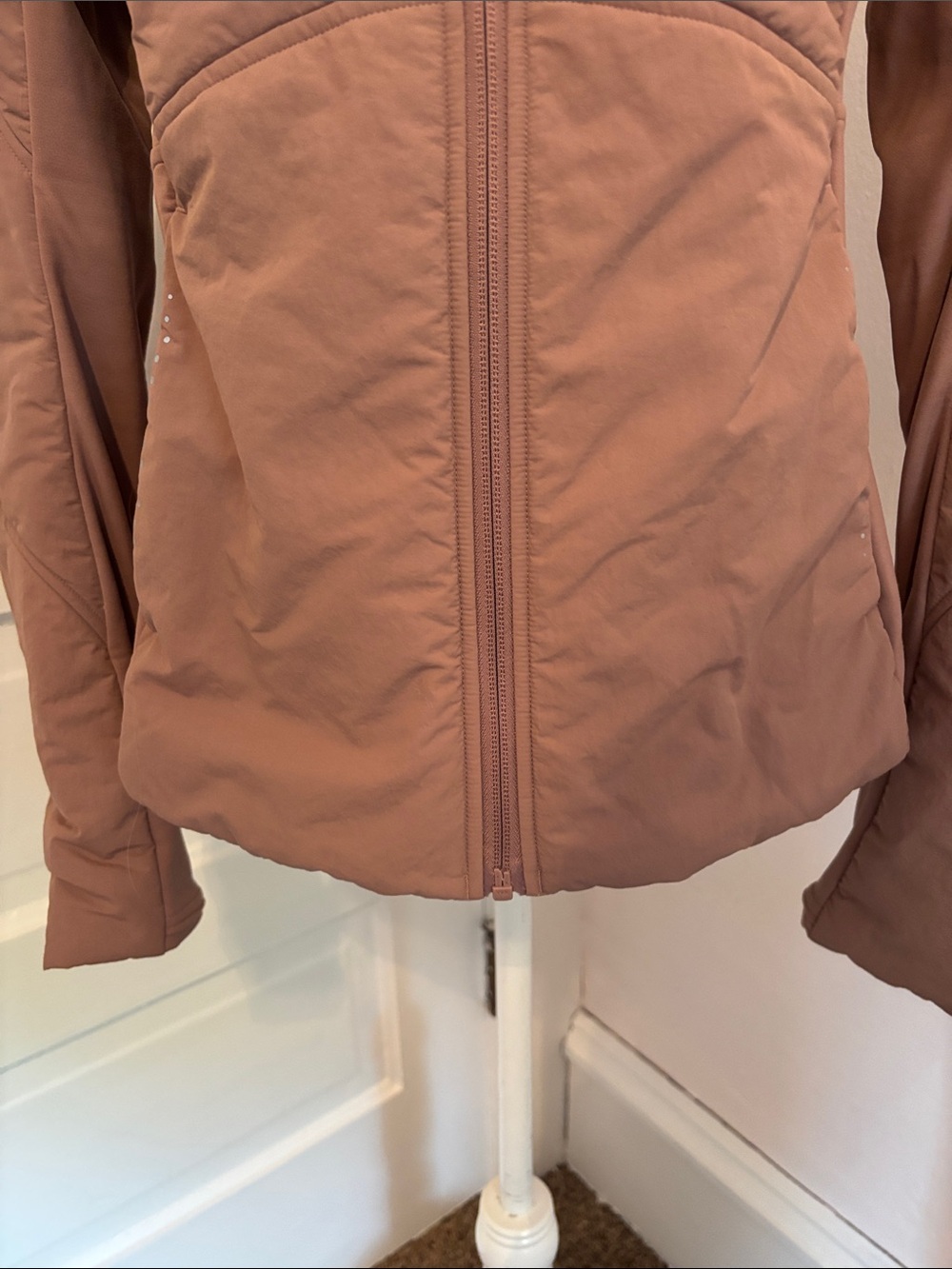 lululemon athletica Women's Hooded Puffer Jacket - Mauve - Picture 5 of 15